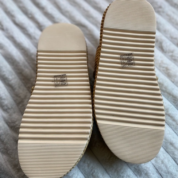 Raffia Platform Sandals with Double Buckle – Neutral Beige - Picture 5 of 7